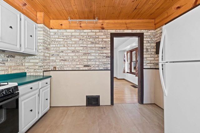 832 MARSHALL AVENUE, Green Bay, WI 54303