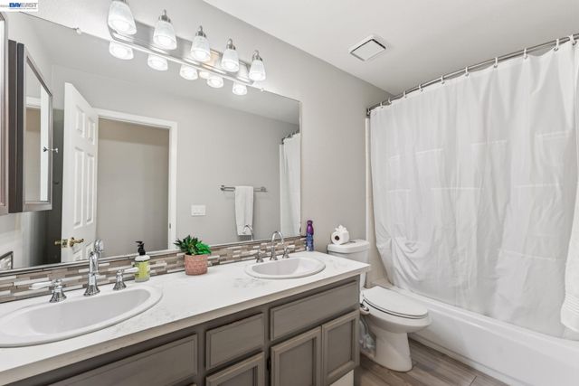 250 Fox Meadow Ct, Tracy, CA 95376