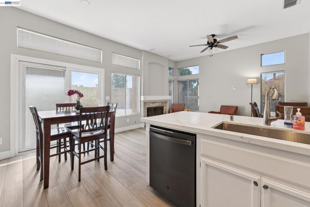 250 Fox Meadow Ct, Tracy, CA 95376