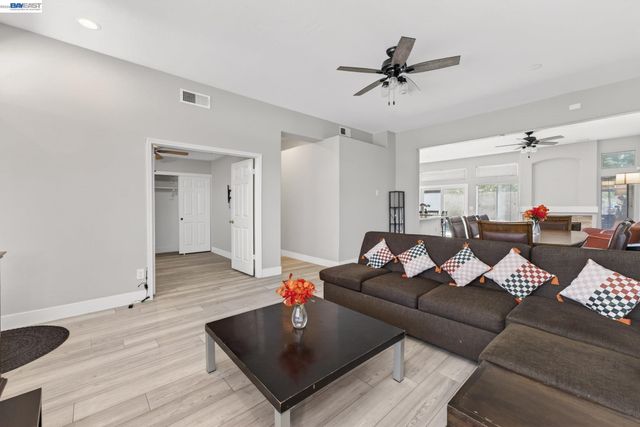 250 Fox Meadow Ct, Tracy, CA 95376