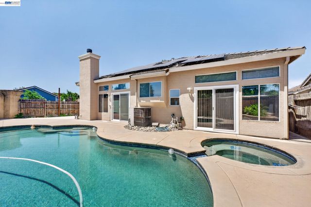 250 Fox Meadow Ct, Tracy, CA 95376