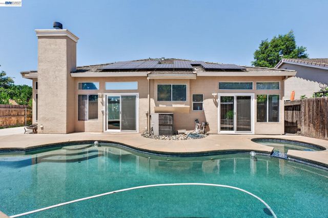 250 Fox Meadow Ct, Tracy, CA 95376