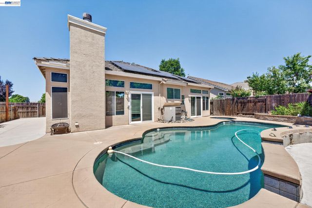 250 Fox Meadow Ct, Tracy, CA 95376