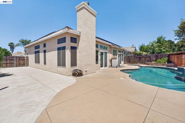 250 Fox Meadow Ct, Tracy, CA 95376