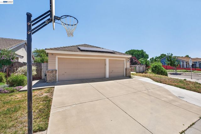 250 Fox Meadow Ct, Tracy, CA 95376