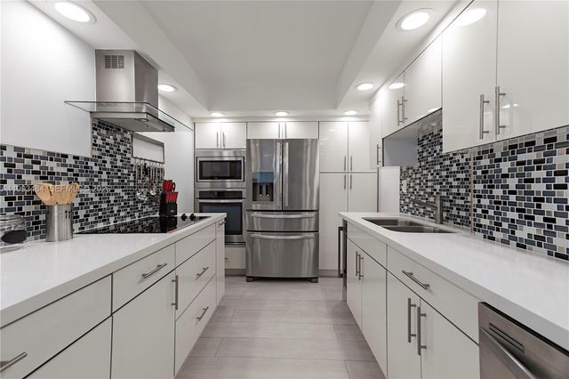 1621 Collins Ave 206, Miami Beach, FL 33139