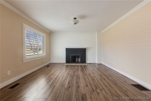 118 W LEWIS AND CLARK PKWY, Clarksville, IN 47129