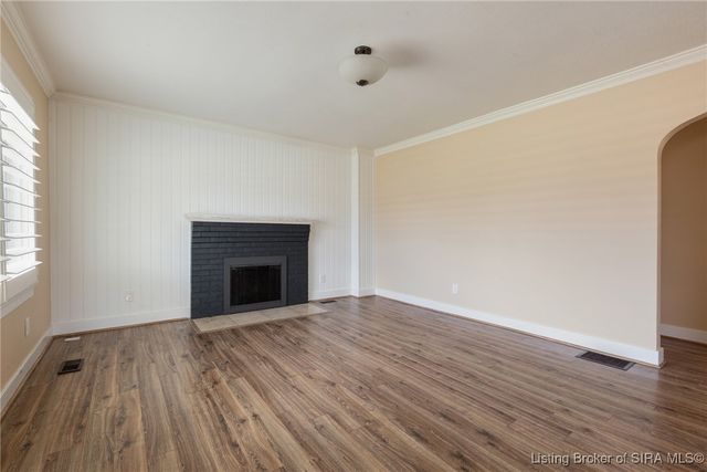 118 W LEWIS AND CLARK PKWY, Clarksville, IN 47129