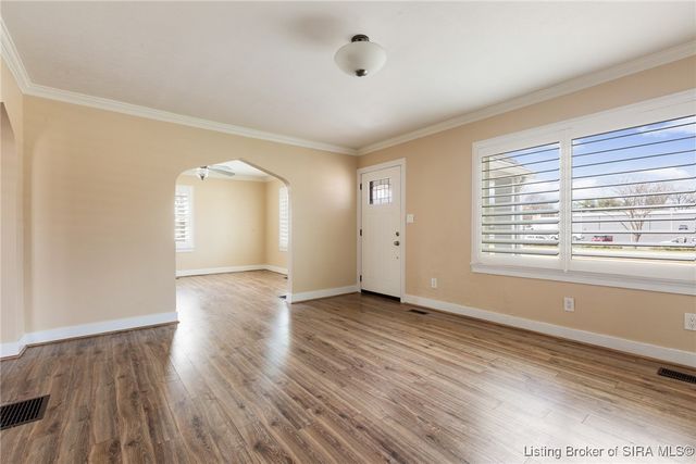 118 W LEWIS AND CLARK PKWY, Clarksville, IN 47129