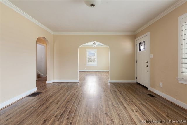 118 W LEWIS AND CLARK PKWY, Clarksville, IN 47129