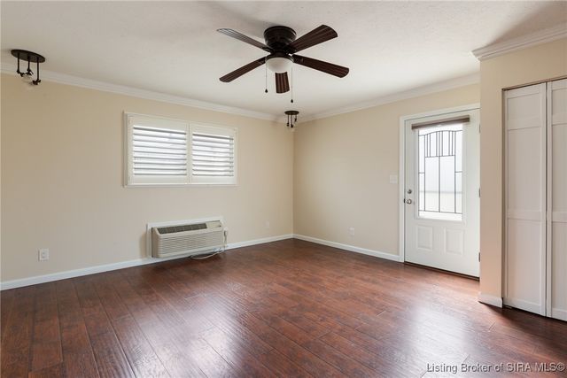 118 W LEWIS AND CLARK PKWY, Clarksville, IN 47129