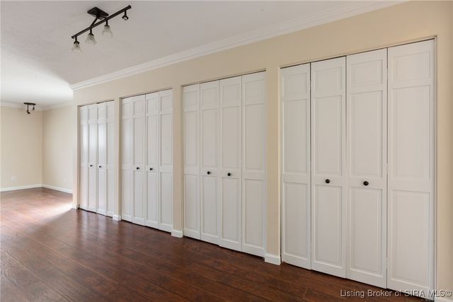 118 W LEWIS AND CLARK PKWY, Clarksville, IN 47129