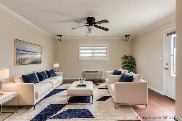 118 W LEWIS AND CLARK PKWY, Clarksville, IN 47129