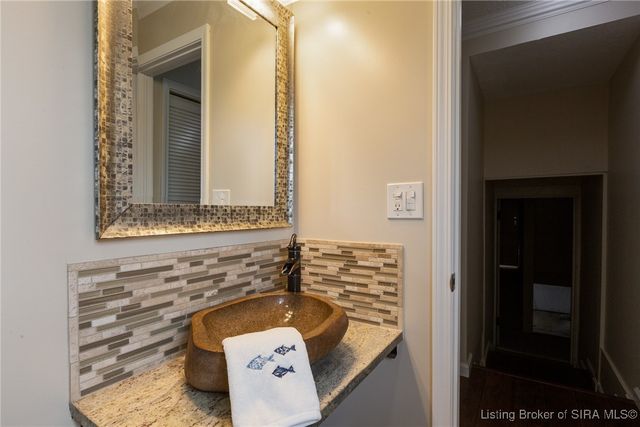 118 W LEWIS AND CLARK PKWY, Clarksville, IN 47129