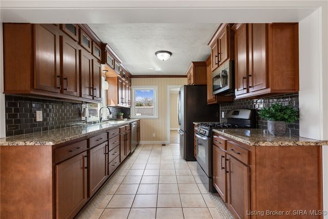 118 W LEWIS AND CLARK PKWY, Clarksville, IN 47129