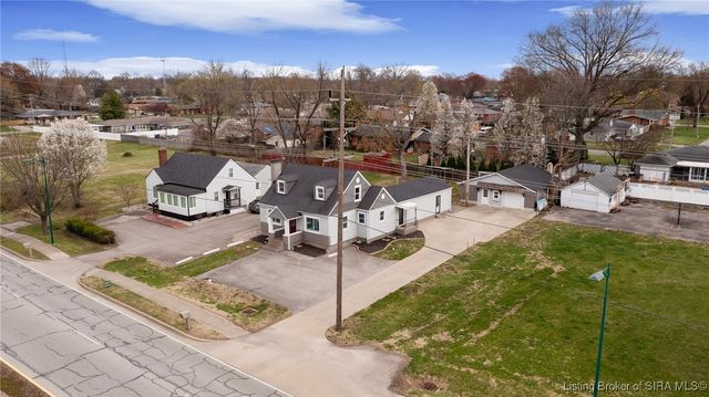 118 W LEWIS AND CLARK PKWY, Clarksville, IN 47129