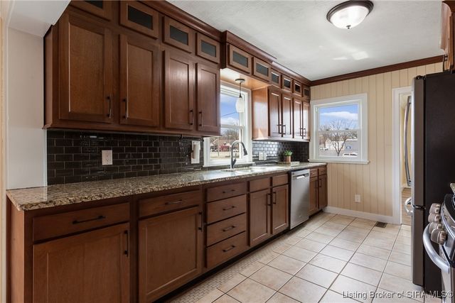 118 W LEWIS AND CLARK PKWY, Clarksville, IN 47129