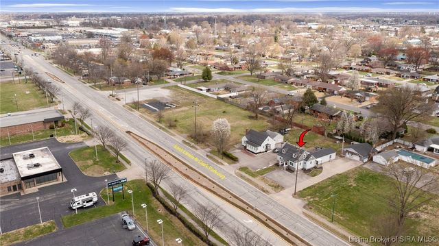 118 W LEWIS AND CLARK PKWY, Clarksville, IN 47129