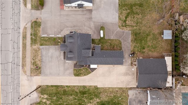 118 W LEWIS AND CLARK PKWY, Clarksville, IN 47129