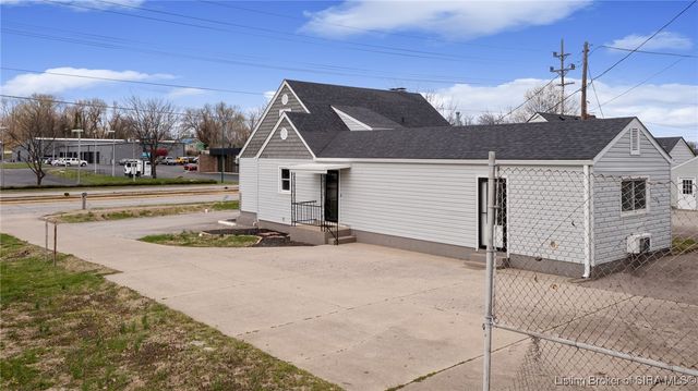 118 W LEWIS AND CLARK PKWY, Clarksville, IN 47129