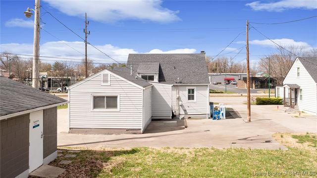 118 W LEWIS AND CLARK PKWY, Clarksville, IN 47129