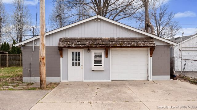 118 W LEWIS AND CLARK PKWY, Clarksville, IN 47129