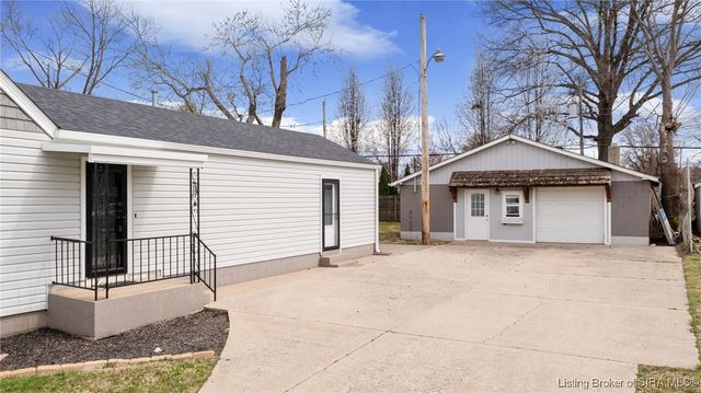 118 W LEWIS AND CLARK PKWY, Clarksville, IN 47129