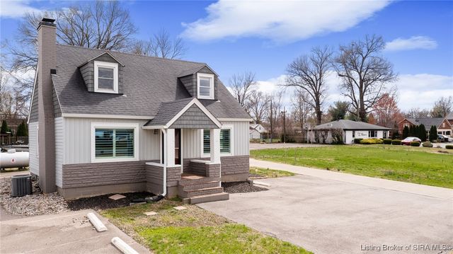 118 W LEWIS AND CLARK PKWY, Clarksville, IN 47129