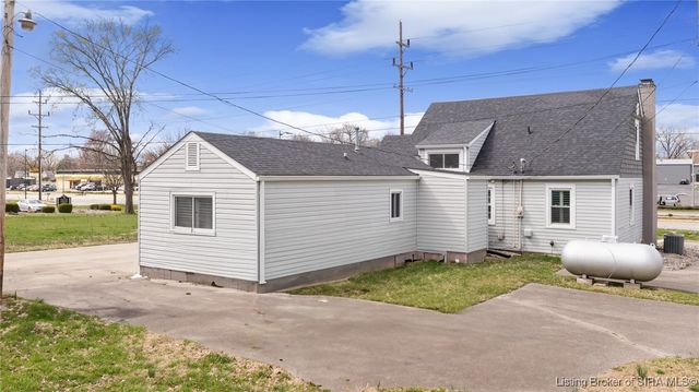 118 W LEWIS AND CLARK PKWY, Clarksville, IN 47129