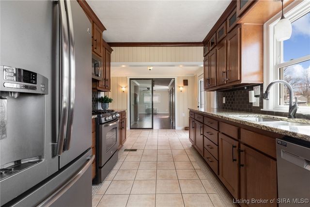 118 W LEWIS AND CLARK PKWY, Clarksville, IN 47129