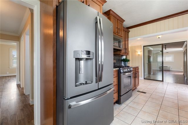 118 W LEWIS AND CLARK PKWY, Clarksville, IN 47129