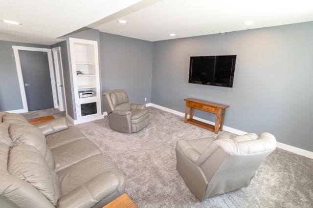 110 Partridge Lane, Hudson, IA 50643