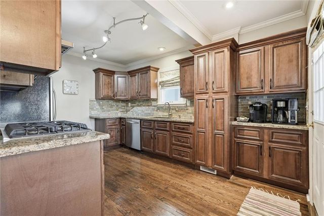 200 W 68th Terrace, Kansas City, MO 64113