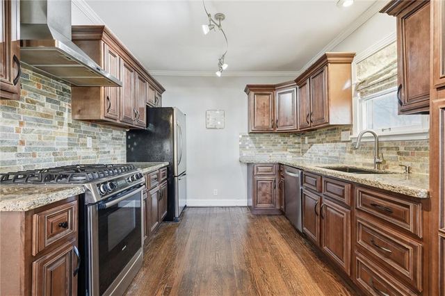 200 W 68th Terrace, Kansas City, MO 64113