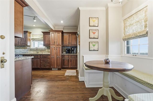 200 W 68th Terrace, Kansas City, MO 64113