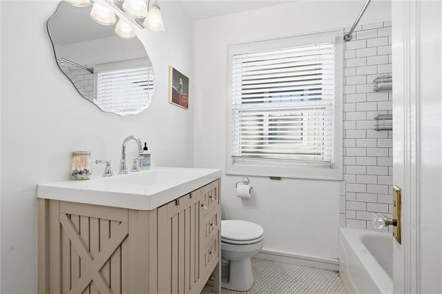 200 W 68th Terrace, Kansas City, MO 64113