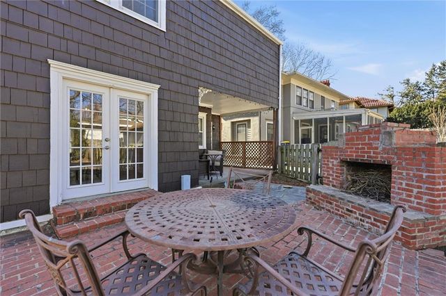 200 W 68th Terrace, Kansas City, MO 64113