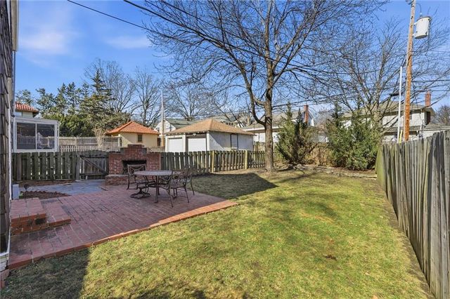 200 W 68th Terrace, Kansas City, MO 64113