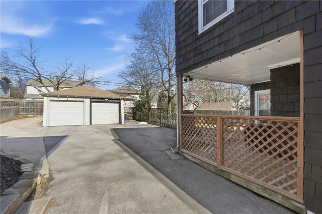 200 W 68th Terrace, Kansas City, MO 64113