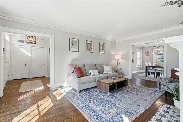 200 W 68th Terrace, Kansas City, MO 64113