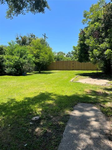 3001 Austin Street, Orange, TX 77630