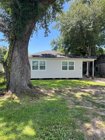 3001 Austin Street, Orange, TX 77630