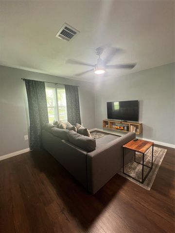 3001 Austin Street, Orange, TX 77630