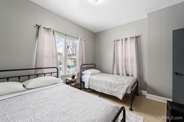 1114 S 1st Avenue, Escanaba, MI 49829