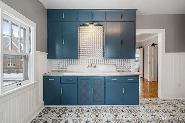 1114 S 1st Avenue, Escanaba, MI 49829