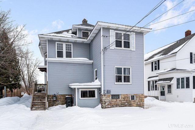 1114 S 1st Avenue, Escanaba, MI 49829