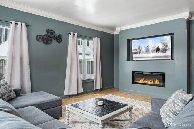 1114 S 1st Avenue, Escanaba, MI 49829