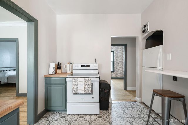 1114 S 1st Avenue, Escanaba, MI 49829