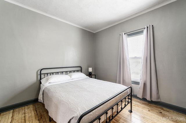 1114 S 1st Avenue, Escanaba, MI 49829