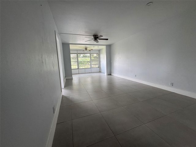9235A Lagoon Pl 310, Davie, FL 33324